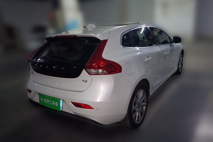 Used Volvo V40 2016 T4 Smart Luxury Edition Exterior 5