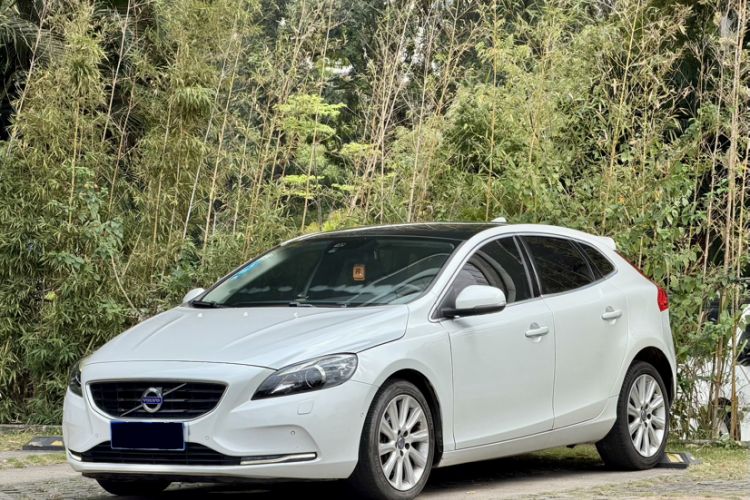 Used Volvo V40 2016 T4 Smart Luxury Edition Exterior 5