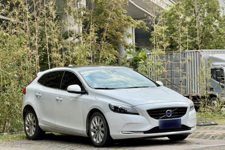 Used Volvo V40 2016 T4 Smart Luxury Edition Exterior 7