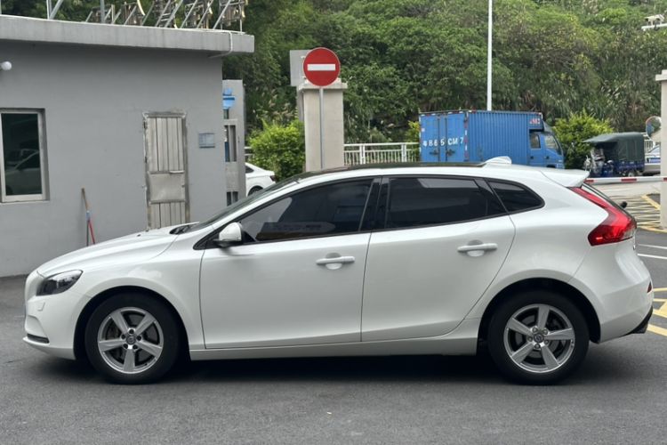 Used Volvo V40 2016 T3 Zhiyi Edition Exterior 8