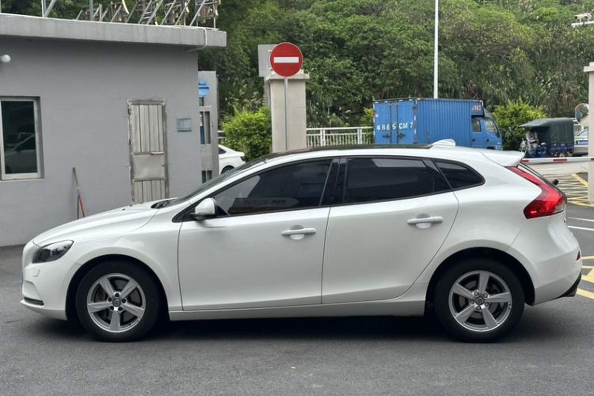Used Volvo V40 2016 T3 Zhiyi Edition Exterior 8
