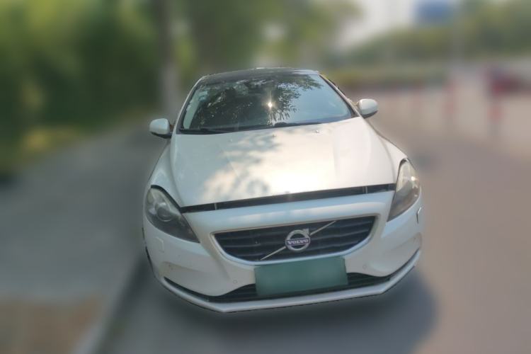 Used Volvo V40 2016 T4 Smart Luxury Edition Front