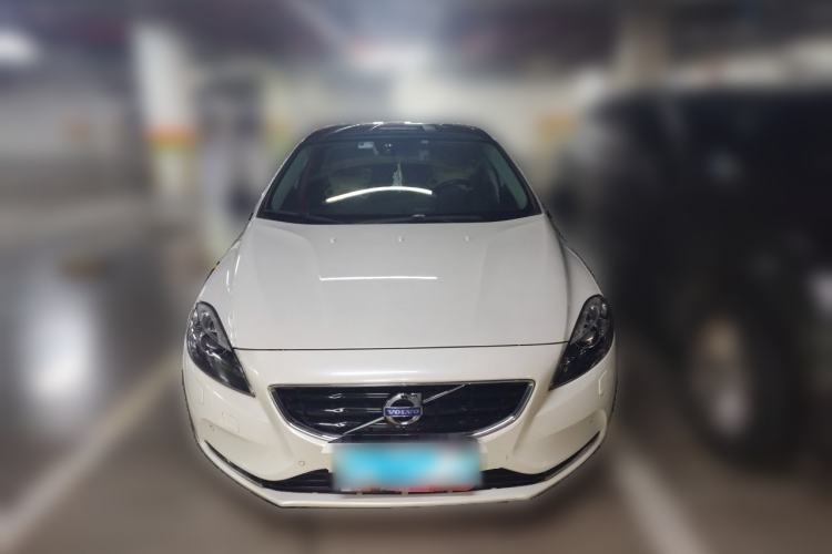 Used Volvo V40 2016 T4 Smart Luxury Edition Front