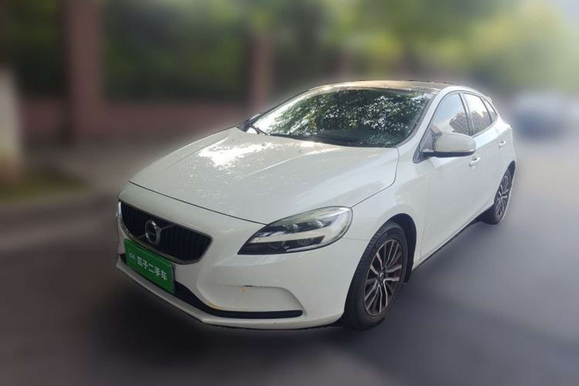 Used Volvo V40 2016 T3 Zhiyi Edition Front Left 45 Deg