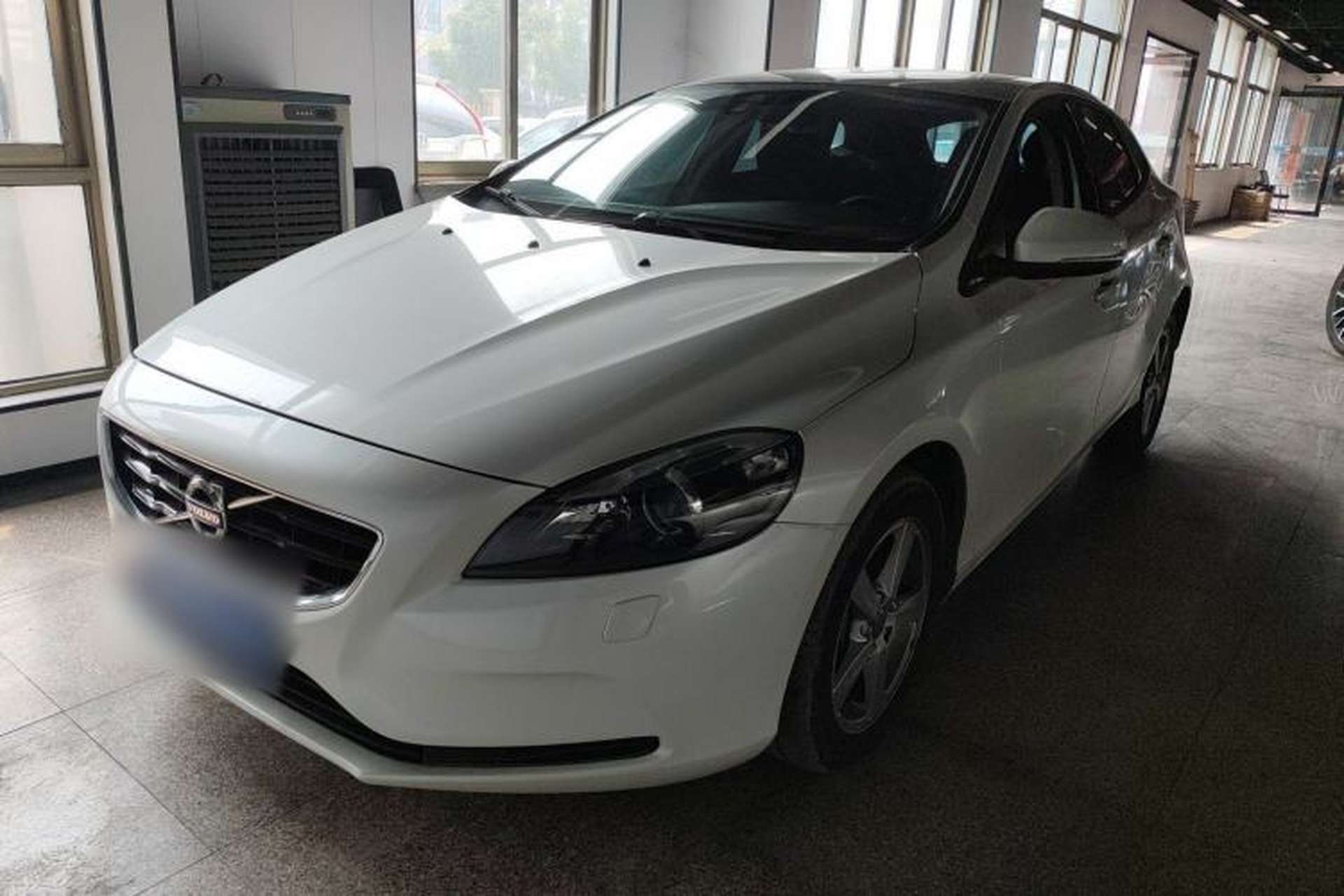 Used Volvo V40 2016 T3 Zhiyi Edition Front Left 45 Deg