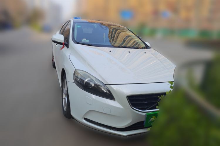 Used Volvo V40 2016 T3 Zhiyi Edition Front