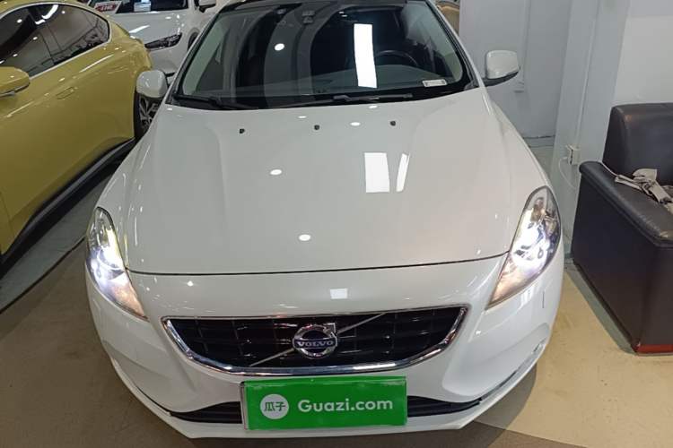 Used Volvo V40 2016 T3 Zhiyi Edition Front