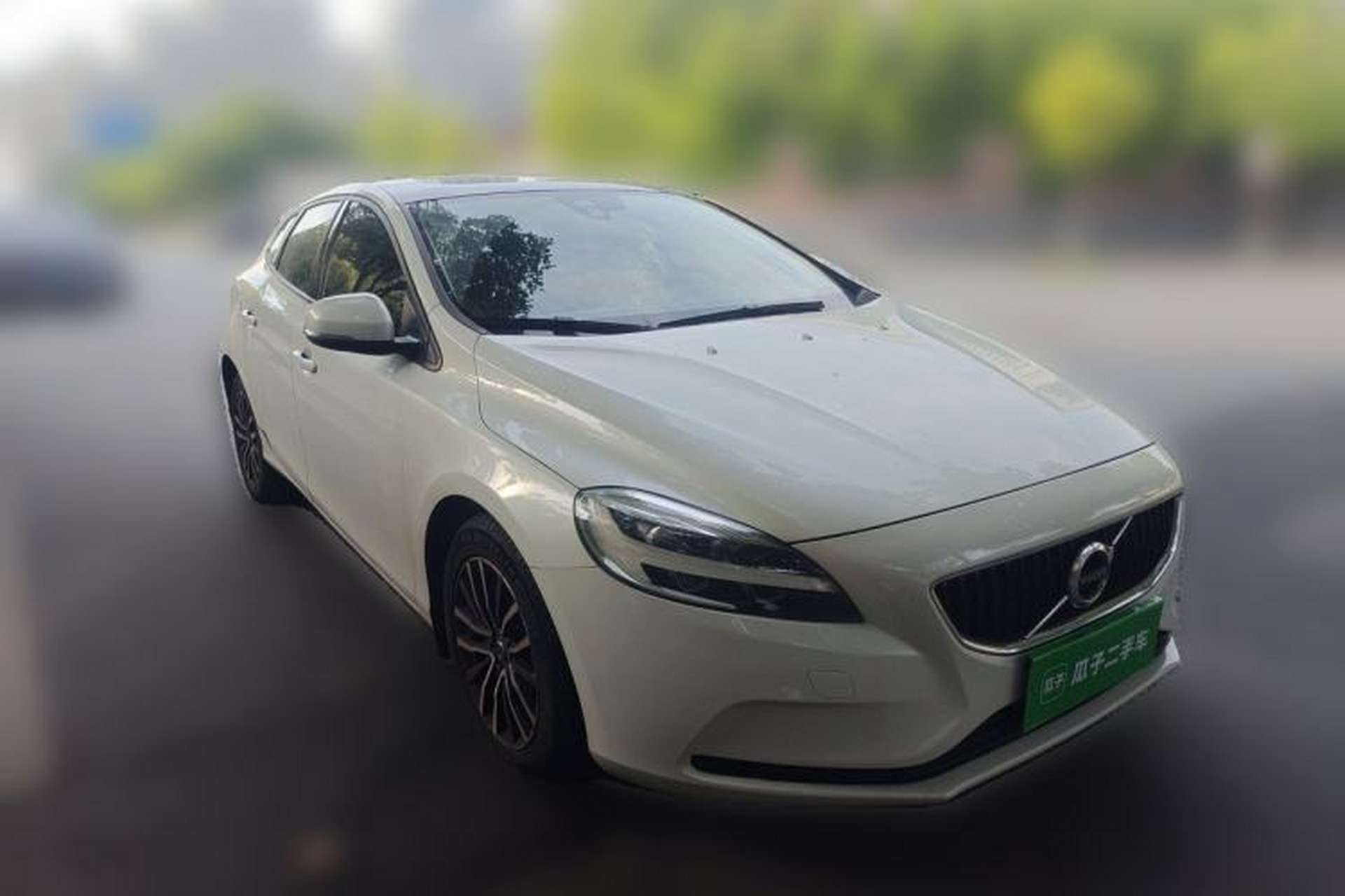 Used Volvo V40 2016 T3 Zhiyi Edition Front Right 45 Deg