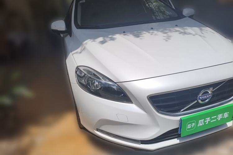 Used Volvo V40 2016 T3 Zhiyi Edition Front Right 45 Deg