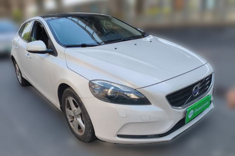 Used Volvo V40 2016 T3 Zhiyi Edition Front Right 45 Deg