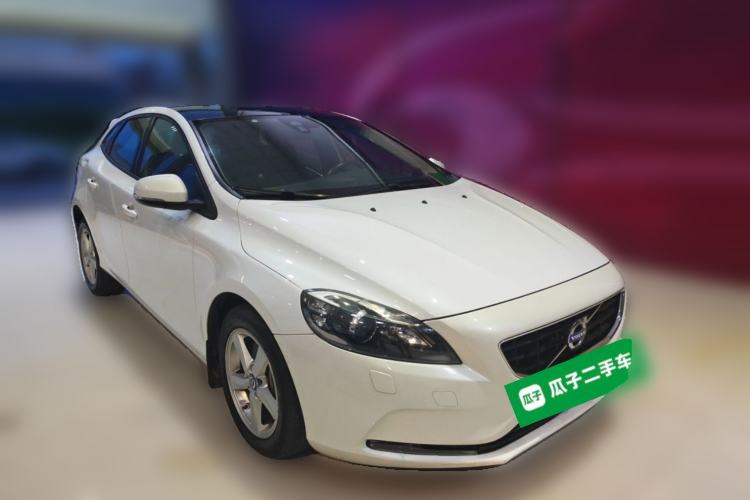 Used Volvo V40 2016 T3 Zhiyi Edition Front Right 45 Deg
