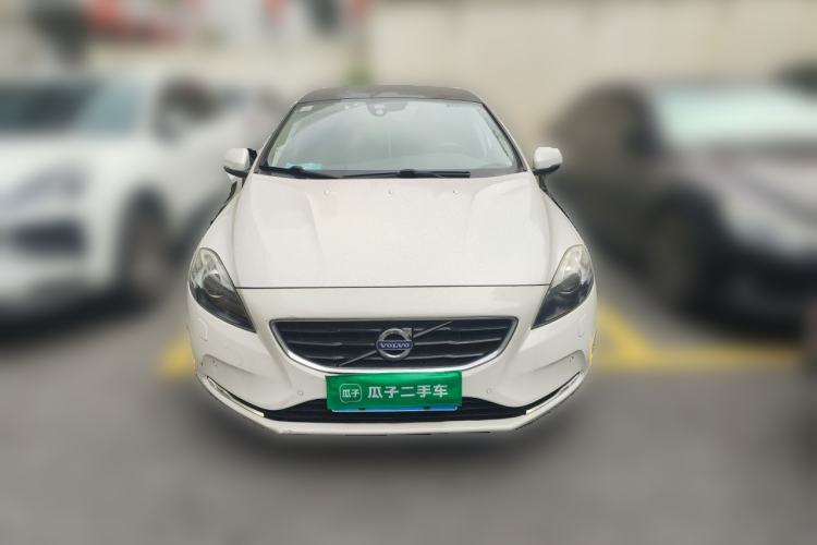 Used Volvo V40 2016 T4 Smart Luxury Edition Front