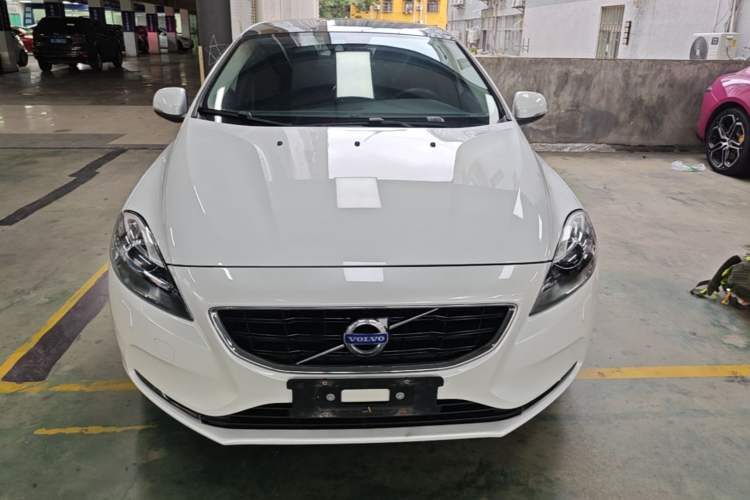 Used Volvo V40 2016 T3 Zhiyi Edition Front