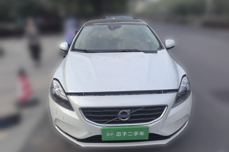 Used Volvo V40 2016 T4 Smart Luxury Edition Front
