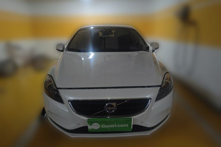 Used Volvo V40 2016 T4 Smart Luxury Edition Front