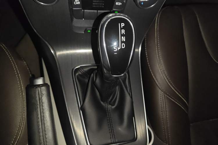 Used Volvo V40 2016 T3 Zhiyi Edition Gear Lever