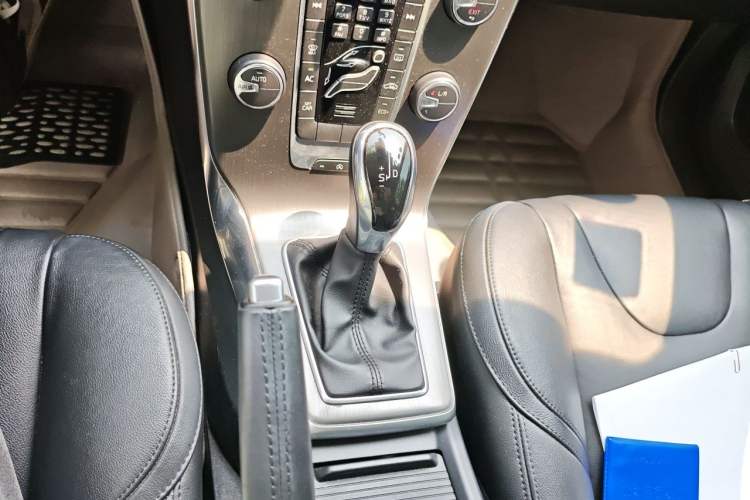 Used Volvo V40 2016 T3 Zhiyi Edition Gear Lever