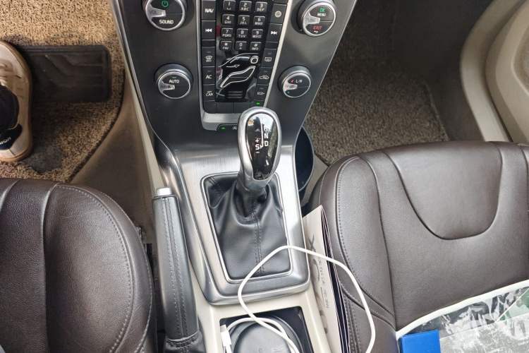 Used Volvo V40 2016 T3 Zhiyi Edition Gear Lever