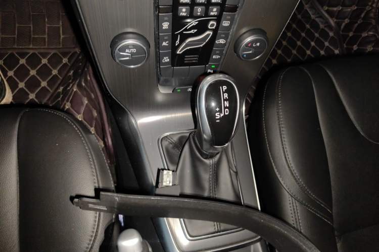 Used Volvo V40 2016 T3 Zhiyi Edition Gear Lever