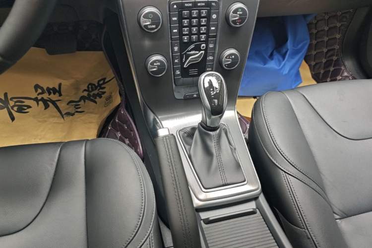 Used Volvo V40 2016 T3 Zhiyi Edition Gear Lever