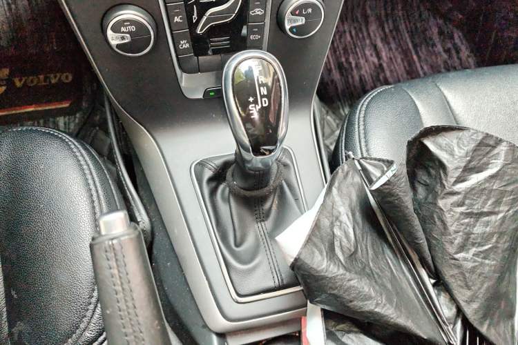 Used Volvo V40 2016 T3 Zhiyi Edition Gear Lever