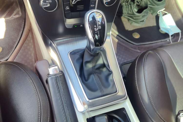 Used Volvo V40 2016 T3 Zhiyi Edition Gear Lever