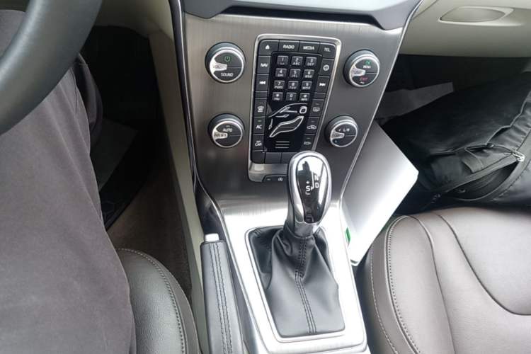 Used Volvo V40 2016 T3 Zhiyi Edition Gear Lever