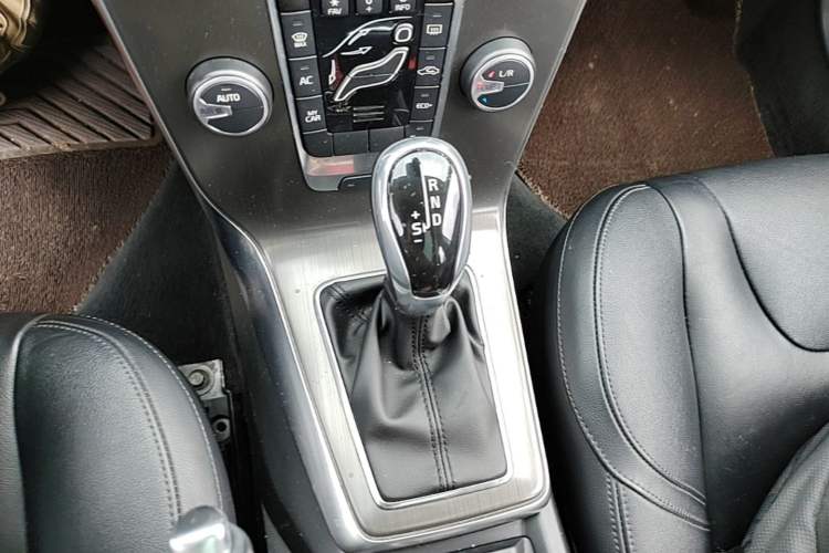 Used Volvo V40 2016 T3 Zhiyi Edition Gear Lever