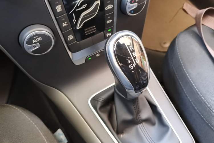 Used Volvo V40 2016 T3 Zhiyi Edition Gear Lever