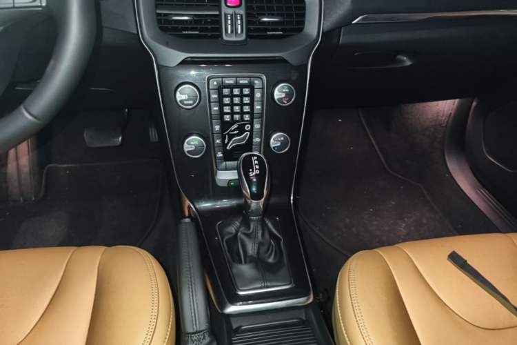 Used Volvo V40 2016 T3 Zhiyi Edition Gear Lever