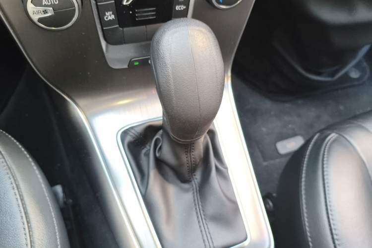 Used Volvo V40 2016 T3 Zhiyi Edition Gear Lever