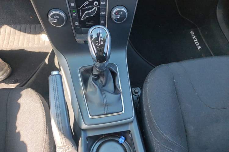 Used Volvo V40 2016 T3 Zhiyi Edition Gear Lever