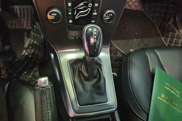Used Volvo V40 2016 T3 Zhiyi Edition Gear Lever