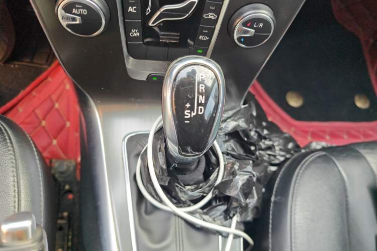 Used Volvo V40 2016 T3 Zhiyi Edition Gear Lever
