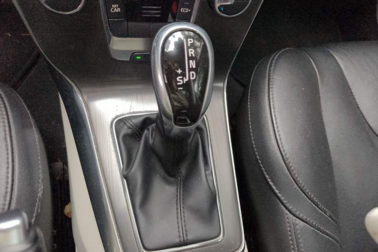 Used Volvo V40 2016 T3 Zhiyi Edition Gear Lever