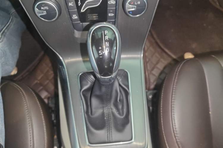 Used Volvo V40 2016 T3 Zhiyi Edition Gear Lever