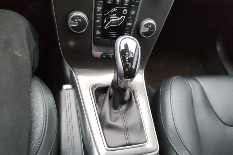 Used Volvo V40 2016 T3 Zhiyi Edition Gear Lever