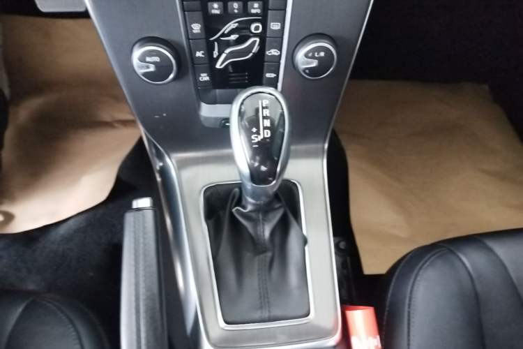 Used Volvo V40 2016 T3 Zhiyi Edition Gear Lever
