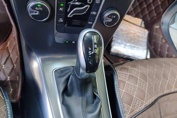 Used Volvo V40 2016 T3 Zhiyi Edition Gear Lever