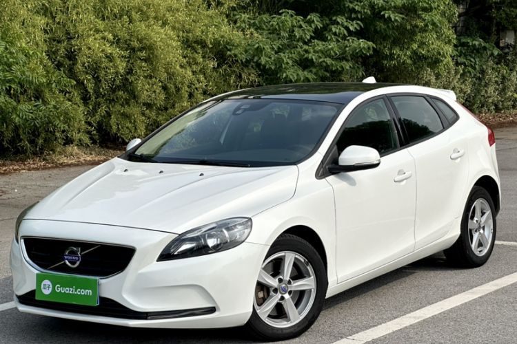Used Volvo V40 2016 T3 Zhiyi Edition Guazi used car, China used car export, Used car for sale, Used cars, Cheapest cars for sale