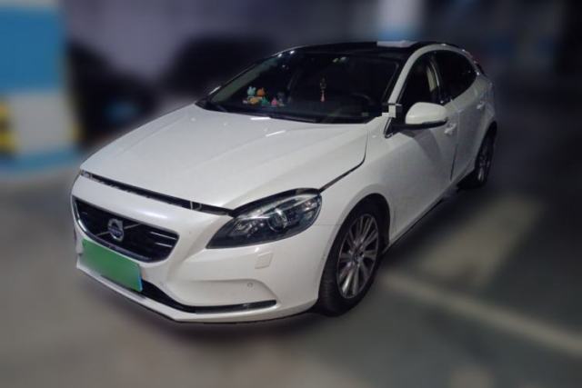 Used Volvo V40 2016 T4 Smart Luxury Edition