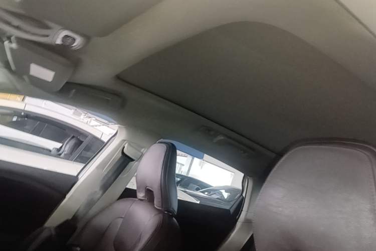 Used Volvo V40 2016 T4 Smart Luxury Edition Headliner