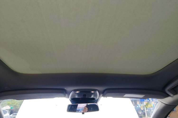 Used Volvo V40 2016 T4 Smart Luxury Edition Headliner