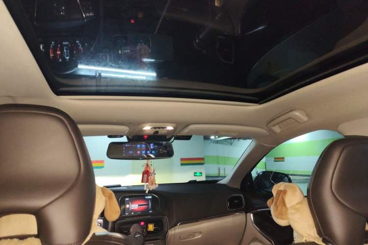 Used Volvo V40 2016 T4 Smart Luxury Edition Headliner