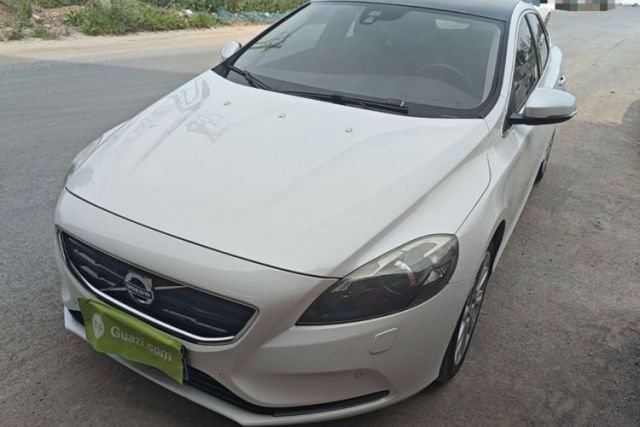 Used Volvo V40 2016 T4 Smart Luxury Edition