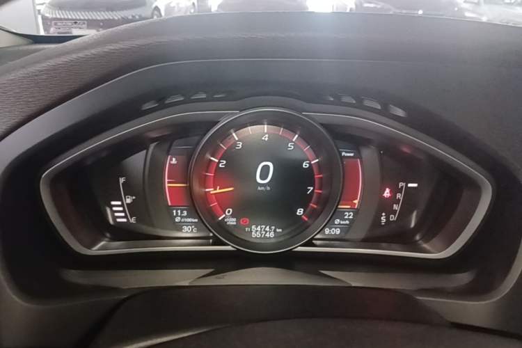 Used Volvo V40 2016 T4 Smart Luxury Edition Instrument Cluster