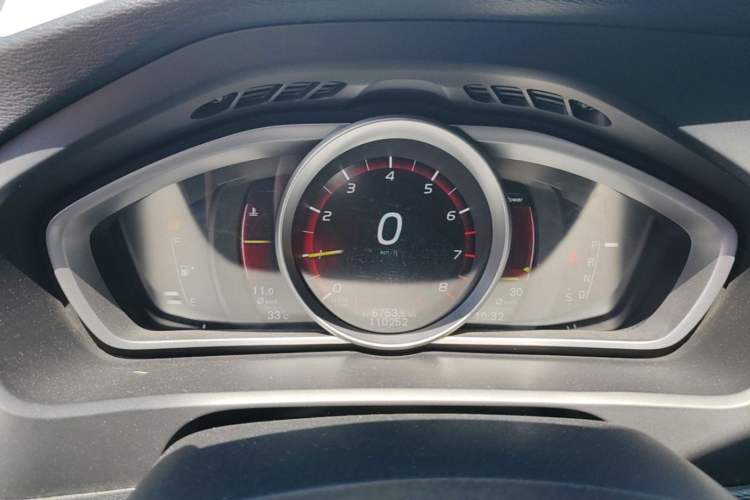 Used Volvo V40 2016 T4 Smart Luxury Edition Instrument Cluster