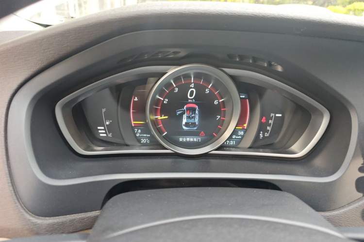 Used Volvo V40 2016 T3 Zhiyi Edition Instrument Cluster