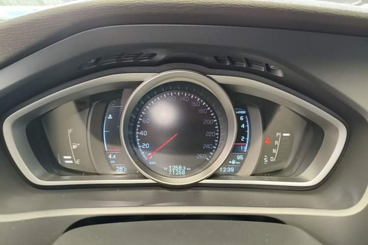 Used Volvo V40 2016 T3 Zhiyi Edition Instrument Cluster