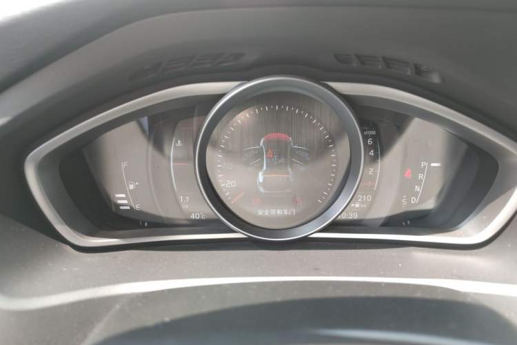 Used Volvo V40 2016 T4 Smart Luxury Edition Instrument Cluster